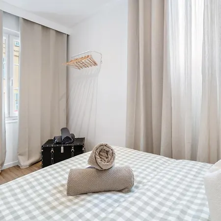 Renting - 35 Massena - Architect Flat Ultimate Charm Massena Center *